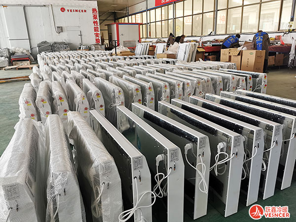 流線水空調整齊排列擺放_立式明裝風機盤管車間