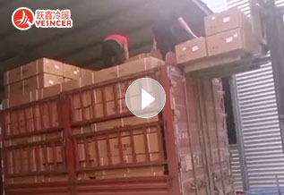 風(fēng)機(jī)盤管裝車，躍鑫員工精神滿滿